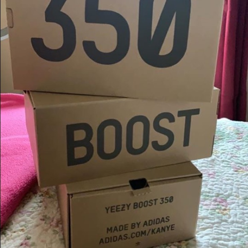 YEEZY BOOST 350 V2